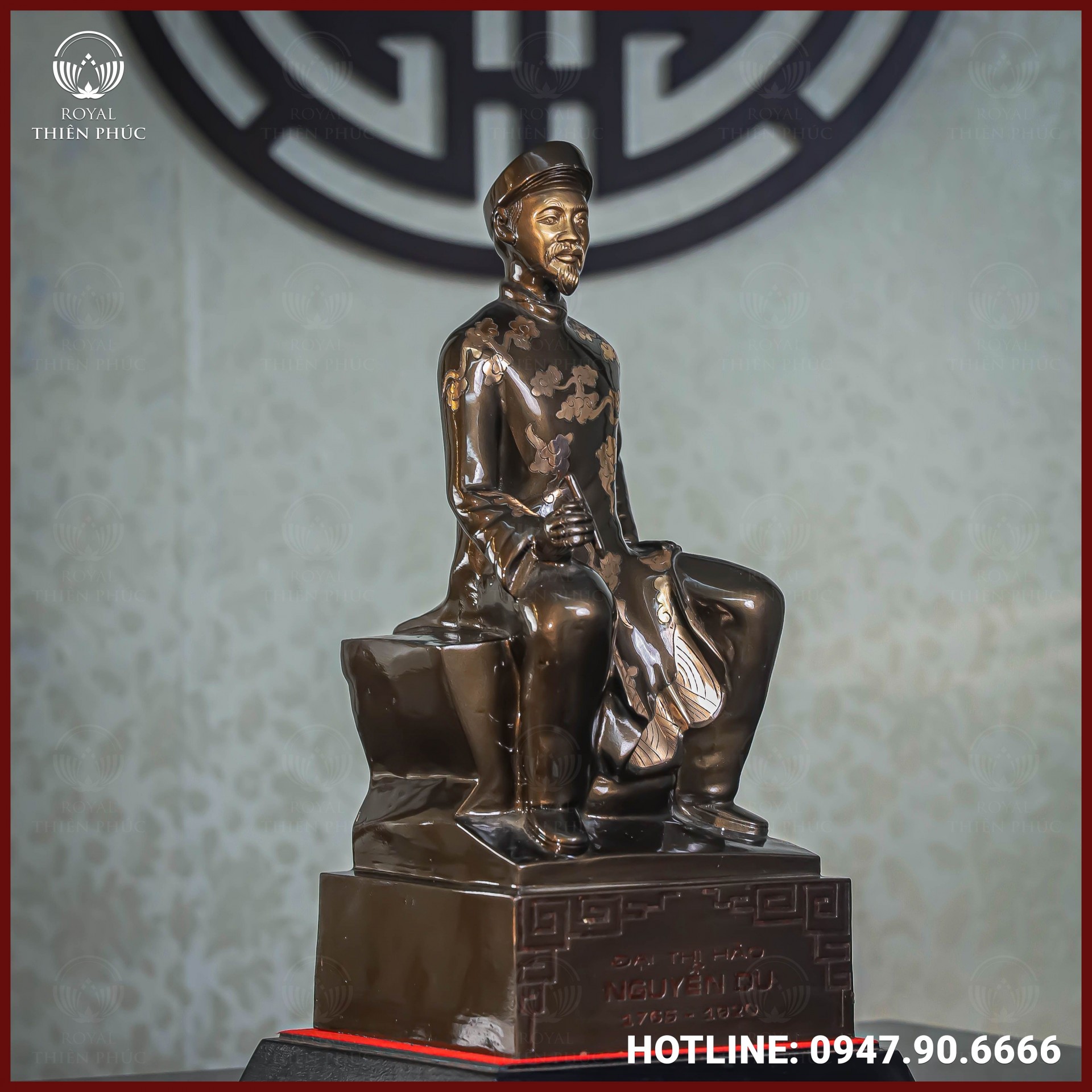 Tượng Nguyễn Du đồng đỏ cạo màu cao 45cm